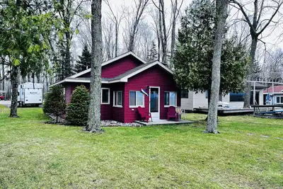 Image de Modern Pine Home Houghton Lakefront