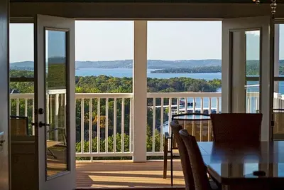 Image de Spectacular Lake Views from The Villas at Branson's Nantucket
