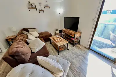 Image de Cozy, Comfortable, Convenient 3br, 2ba Condo in Dillon. Hot tub, ski access.