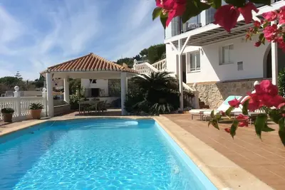Image de Villa \"Casa La Choza\" avec vue sur mer et montagne, piscine, jardin et Wi-Fi.
