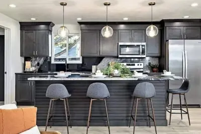 Image de Mid Century Modern + 5min to Downtown + Walk to River + Hot Tub + Dog Friendly