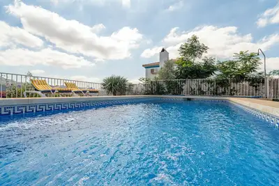 Image de Villa \"Rosana Lake Viñuela\" avec vue sur montagne, piscine, Wi-Fi et jardin