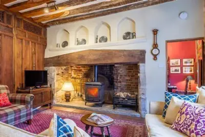 Image de Extraordinary 15th century timber framed cottage in famous Medieval village - The Tryst