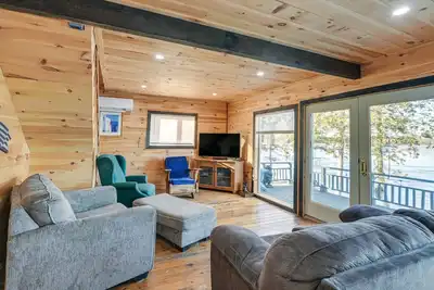 Image de Waterfront Lincoln Home w/ 2 Decks & Fire Pit