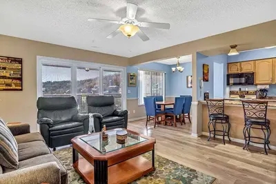 Image de Beautiful Lake View Condo with Boat Slip, Just 1 Mile to Silver Dollar City