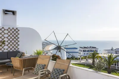 Image de Beautiful Penthouse Apartment with Stunning Sea Views in Windmill Hill