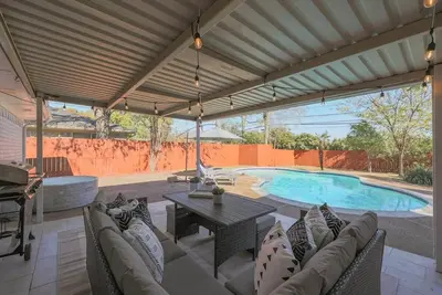 Image de Beautiful Modern Home, Pool for Groups and Families