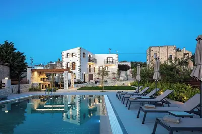 Image de New luxurious villa with stunning pool, views &bbq!