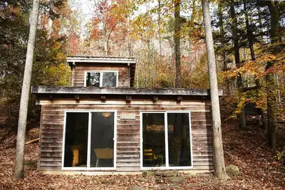 Image de Peregrine Cabin - Off the Grid, hike-in cabin
