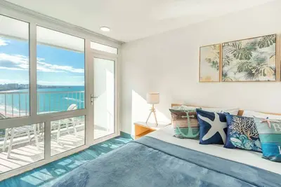 Image de 16th Floor Studio On Beach w/Parking @ Esj