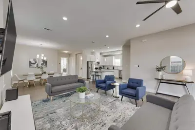 Image de Modern and Spacious High End Home near Downtown