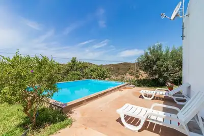 Image de Maison typique entre mer et montagne