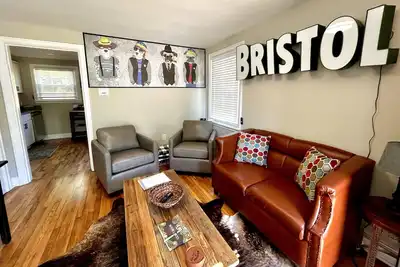 Image de Bristol Basecamp - Clean, Cozy, & Convenient!