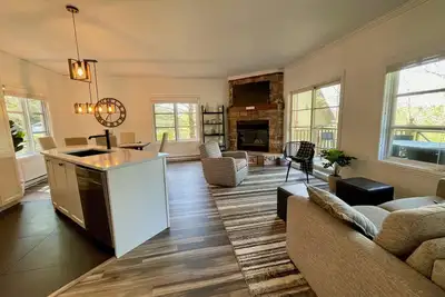 Image de Quiet ski in/out - large heated pool!