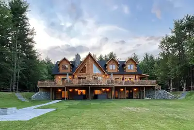 Image de Grand Peaks Lodge, Ultimate Log Luxury, Stunning Views, Hot Tub & Sauna, Ev Charger, 3d Tour