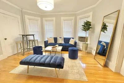 Image de Brand New Designer 2br*Smart TVs*Wd*Free Parking*Free Fios Wifi* Close to Boston