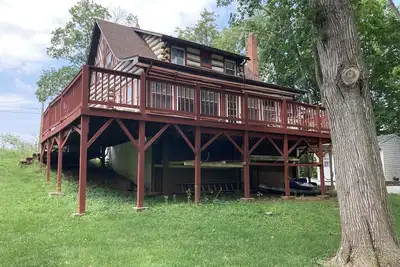 Image de Serene waterfront Log cabin home close to Gettysburg  Kayak, fishing and deck