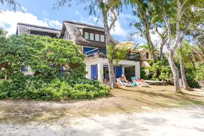 Image de Villa spacieuse, pied dans le lagon turquoise de Trou d'eau Douce