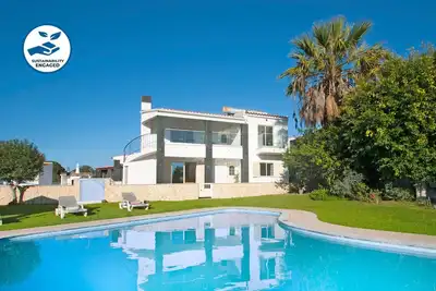 Image de Villa w/ heatable pool, Bbq & private annexes