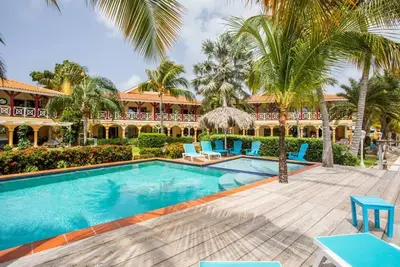 Image de Spanish Waterfront Apartment with swimming pool 10 steps away and Tropical Garden