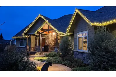 Image de Gorgeous 3 Br 2. 5 Ba Craftsman home on 1/2 acre- Great outdoor spaces & firepit