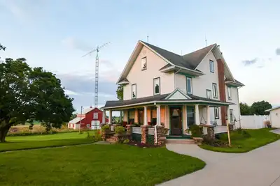Image de Charming Farmhouse with pool on 10 acres
