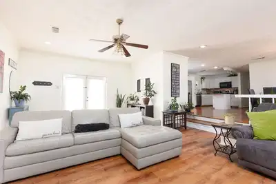 Image de 5 min Walk to Cooper Creek. Cozy Outdoor Space! 15-20 minutes to Ft Benning.