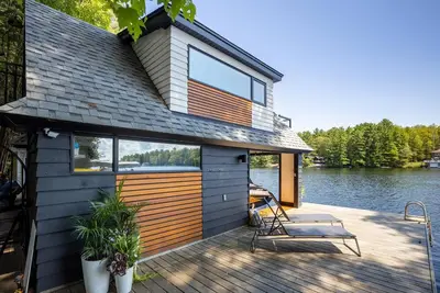 Image de Cute 3+1 bed, 1bath, newly renovated cottage, Lake Muskoka, Sauna, Boathouse!