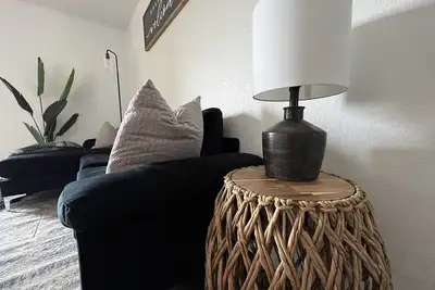 Image de Modern Jewel : No Stairs : 3 bedrooms : Sleeps 6 : Seasonal Pool : Views