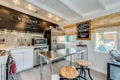 Image de Tucson Spring Street (right unit) · New! |Chic Duplex in Tucson||UofA|1 of 2