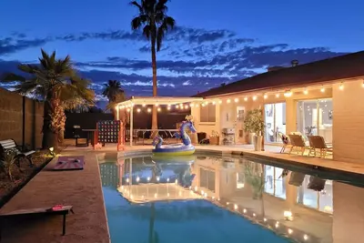 Image de Glendale Getaway Parkwest Pool · Glendale GetAway|Pool |Stadium| Westgate| King Bed