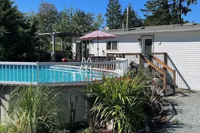 Image de Charming Comox Retreat: Pool, Jacuzzi, Near Beach, Parks and Pub