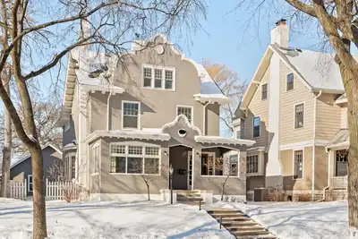 Image de Premier modern 5 bed 5 bath new construction