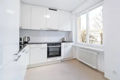 Sunny Oerlikon 3. 5 Room w/ Balcony, 1min to Train Station, by Blueground