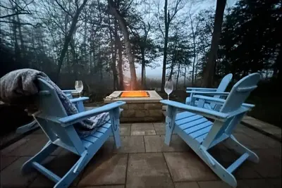 Image de Fall is the Best time for relaxing by the fire pit! Off season rates in effect!