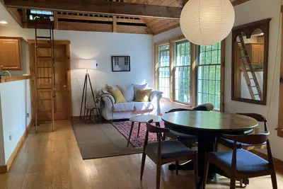 Image de Secluded retreat in the trees