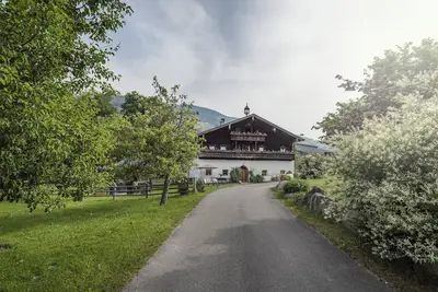 Image de Chalet \"Wolfbachgut\" avec vue sur montagne et sauna