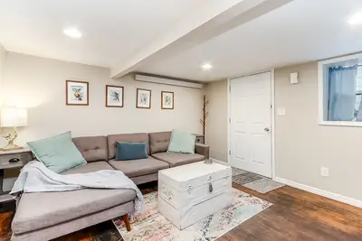 Image de Cozy Garden Level Two-Bedroom