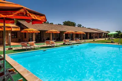 Image de Appartement \"Casa Vacanza Il Carpignone 7\" avec vue sur le lac et jardin