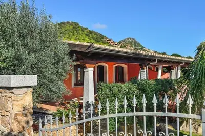 Image de Beautiful Villa, Ginestre 1, sea view and 100 meters from the sea (Peppino rock