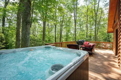Image de Dog Friendly Forest Retreat w/ Hot Tub & Lake Access