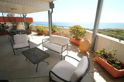 Image de Penthouse floor with panoramic views of the coastline