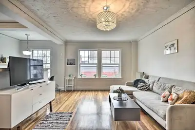 Image de Modern Portland Studio w/ Central Location!