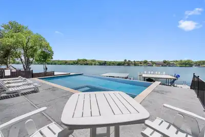 Image de Waterhouse at Lake Lbj Residence I, 6 King Bedrooms|  Pool, Spa, Boat & Pwc Lift, Slide