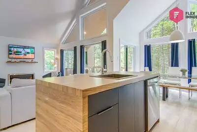 Image de ⭐ Le Bleu Bourgeois de Portneuf 🌲 Spa privé Sauna Piscine Billards Hiking ⭐