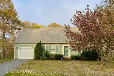 Image de Lovely three bedroom home located in desirable Bayside neighborhood!