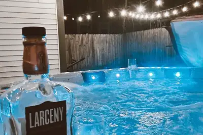 Image de Hot Tub Beautiful Downtown Indy Home Near Lucas Oil!