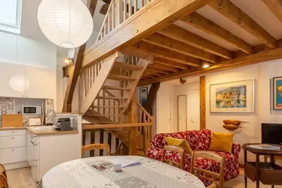 Image de Le Séjour Honfleurais | Duplex  3* au Charme Local | Centre - 4 P