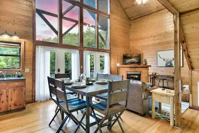 Image de Easy Drive / Hot Tub / King Bed / Two Arcades