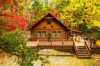 Image de Sauna. Theatre. Arcade. Hot Tub. Golf. Crib. Pets